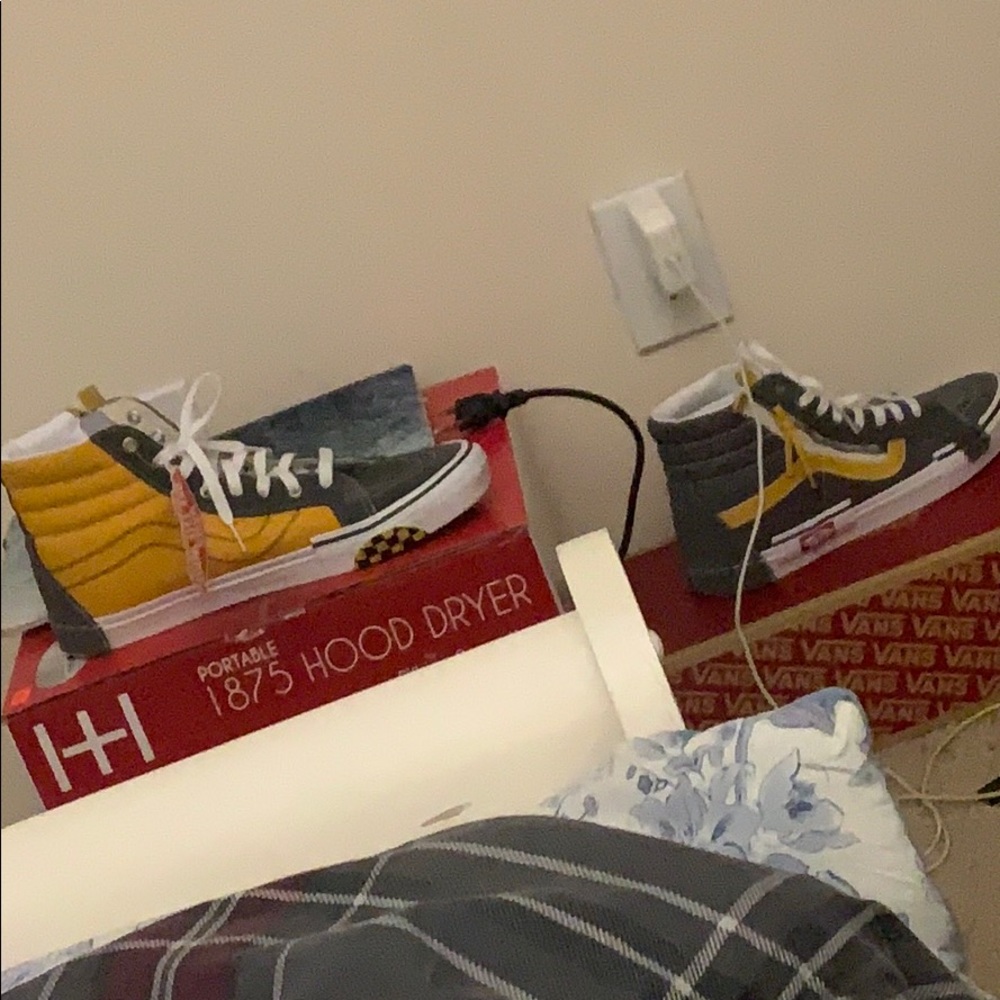 Vans - Picture 2 of 2